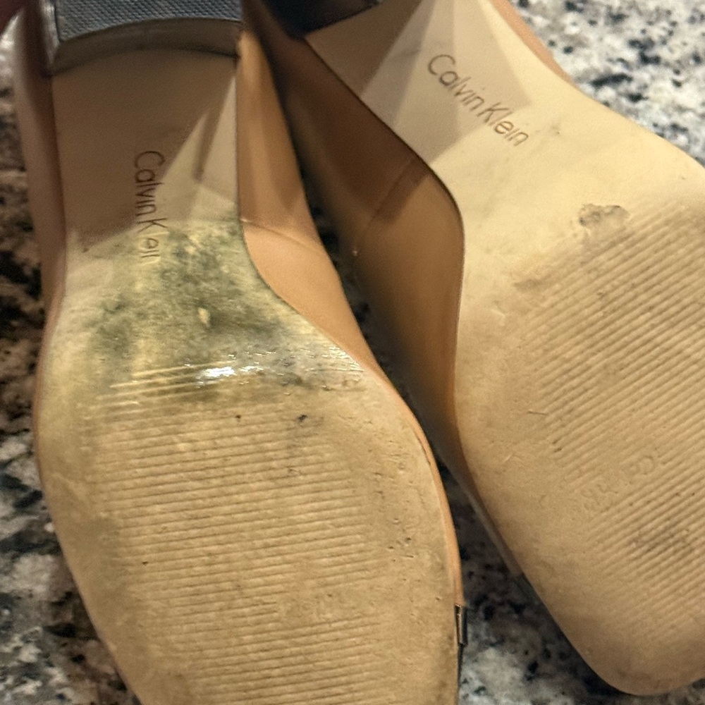 EUC Calvin Klein Blaine heels- the perfect & necessary staple heel! - Picture 6 of 9